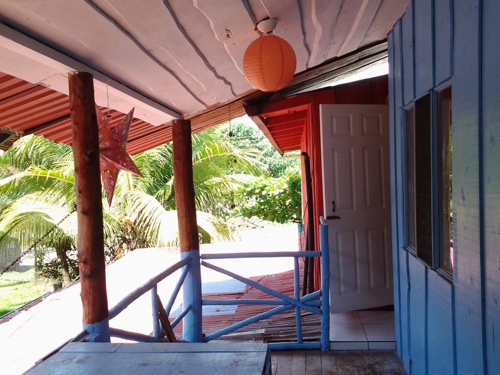 La Ballena Roja Guest House And Cafe Uvita Habitación foto